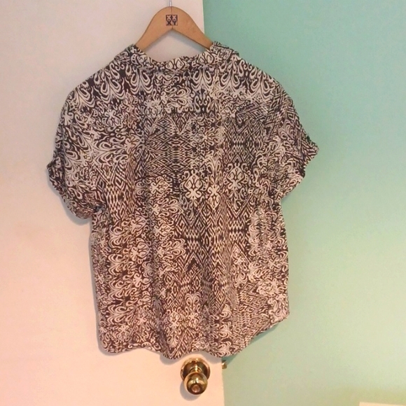 5 for $15 patterned button-down short sleeve shirt blouse - Picture 3 of 3
